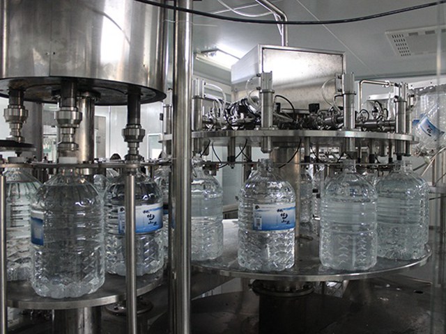 18升大容量液体灌装生产线 (1)